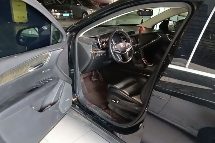 Used Cadillac XT5 2018 25T Luxury Model Driver Seat