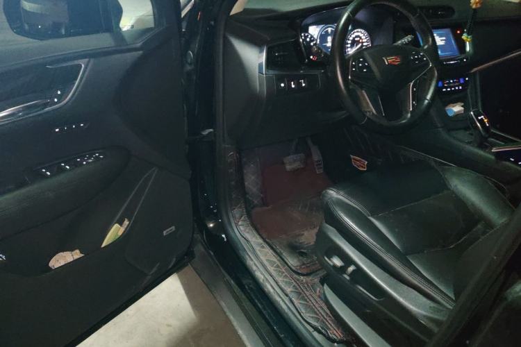 Used Cadillac XT5 2018 25T Luxury Model Driver Seat