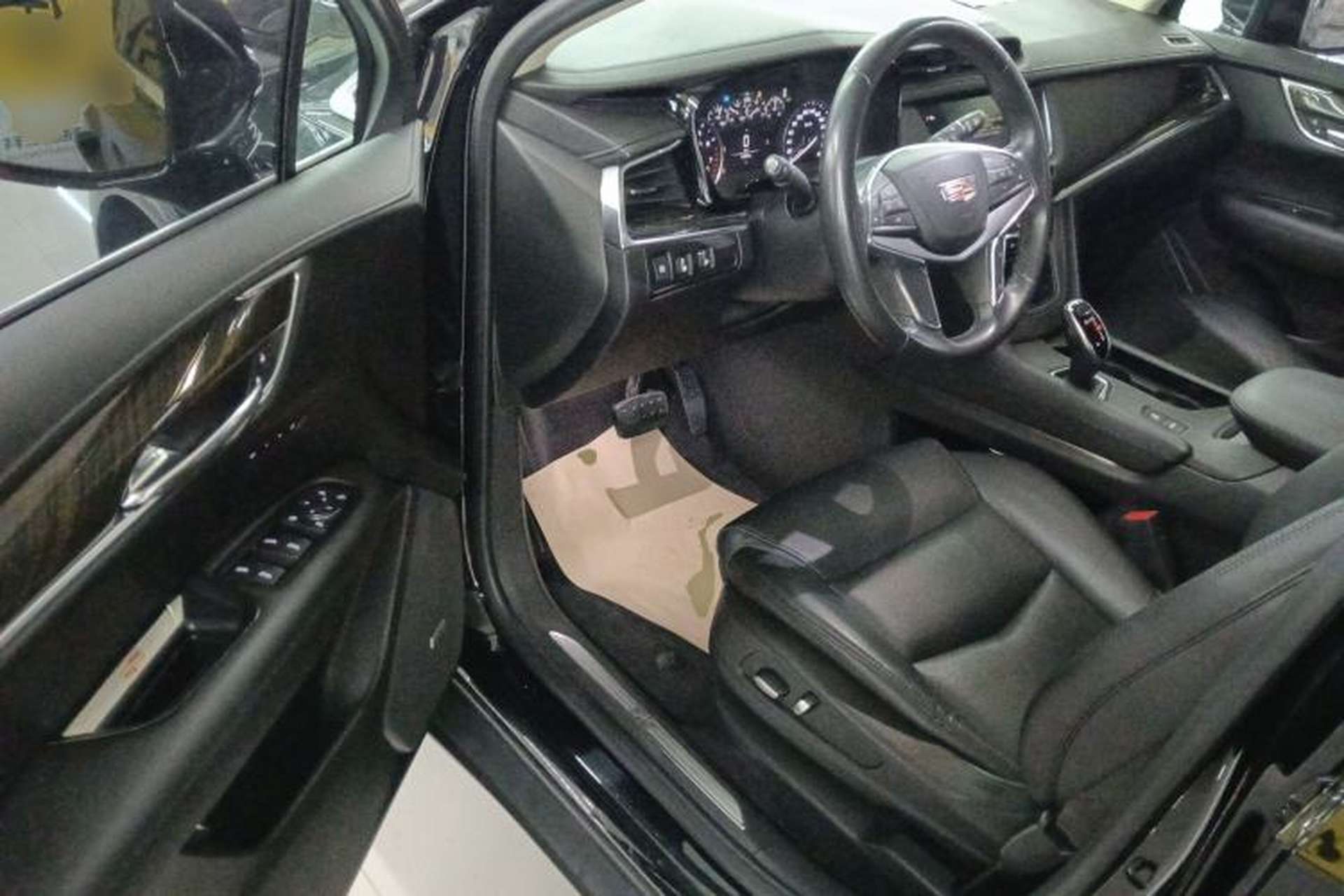 Used Cadillac XT5 2018 25T Luxury Model Driver Seat