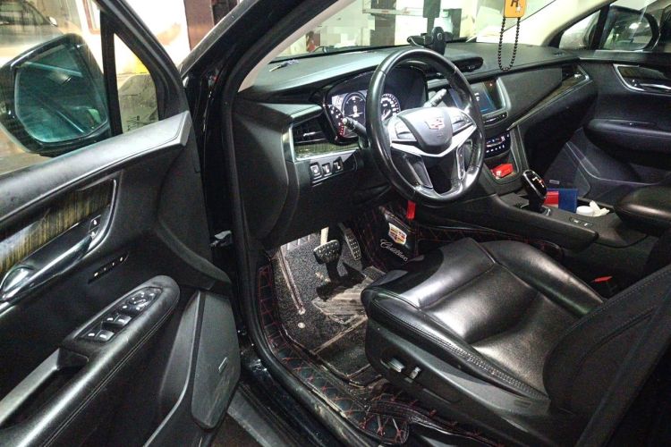 Used Cadillac XT5 2018 25T Luxury Model Driver Seat
