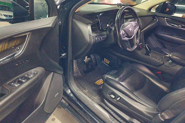 Used Cadillac XT5 2018 25T Luxury Model Driver Seat