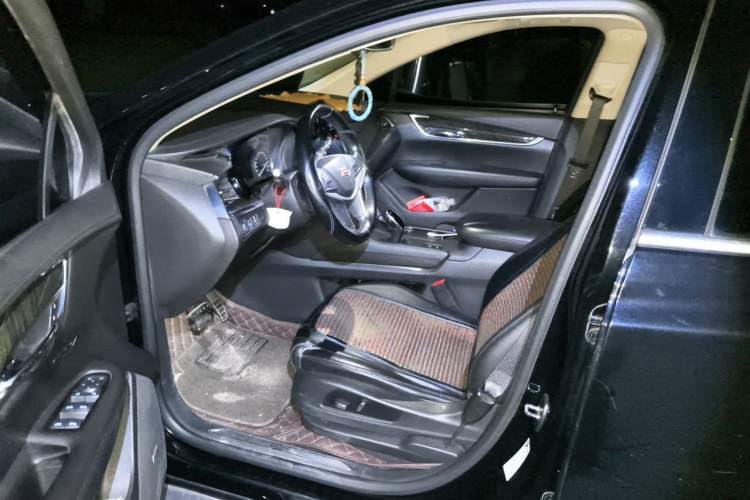 Used Cadillac XT5 2018 25T Luxury Model Driver Seat