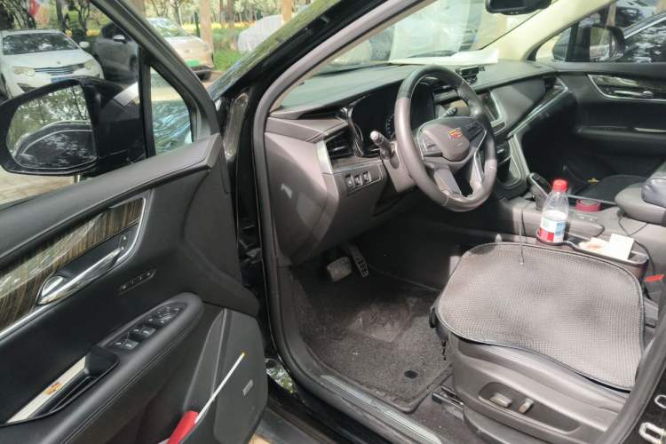 Used Cadillac XT5 2018 25T Luxury Model Driver Seat