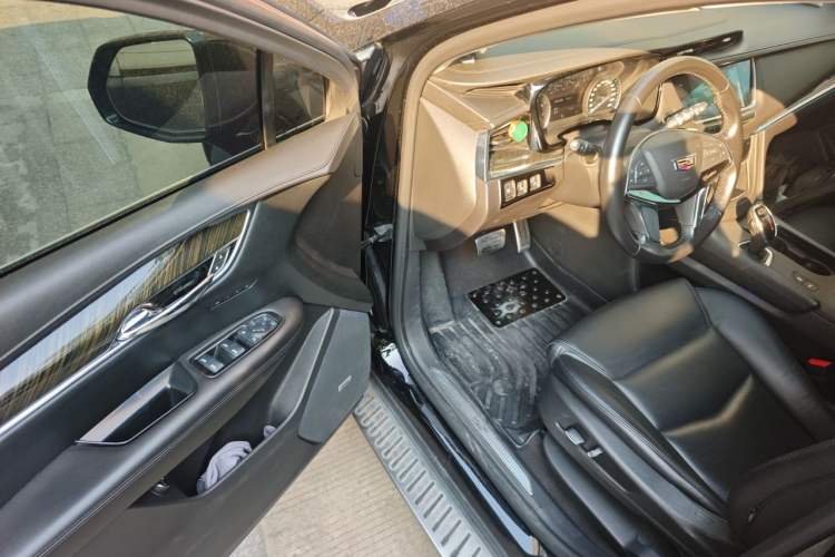 Used Cadillac XT5 2018 25T Luxury Model Driver Seat