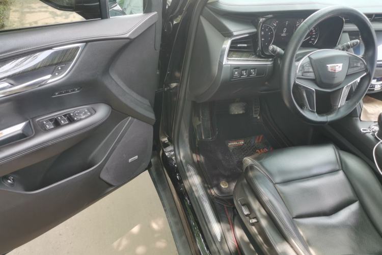 Used Cadillac XT5 2018 25T Luxury Model Driver Seat