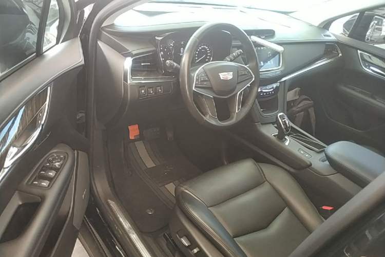 Used Cadillac XT5 2018 25T Luxury Model Driver Seat