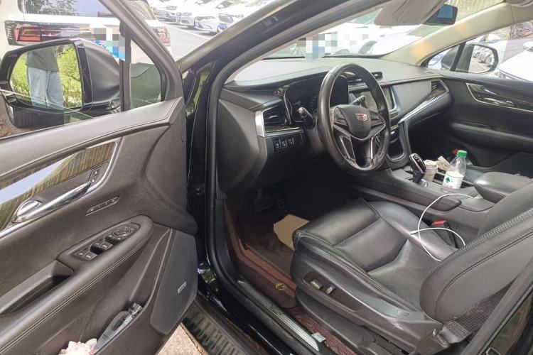 Used Cadillac XT5 2018 25T Luxury Model Driver Seat