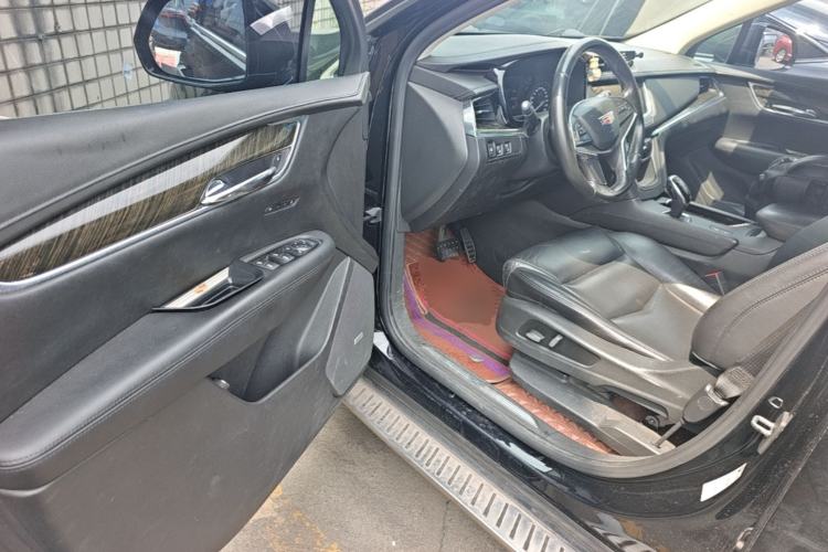 Used Cadillac XT5 2018 25T Luxury Model Driver Seat