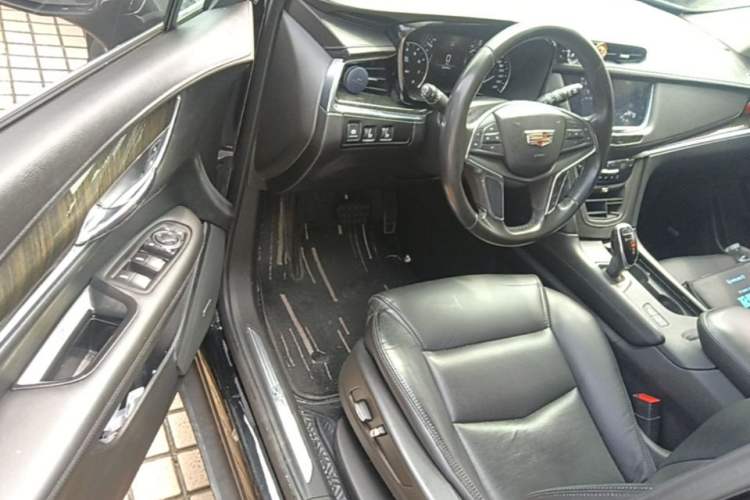 Used Cadillac XT5 2018 25T Luxury Model Driver Seat