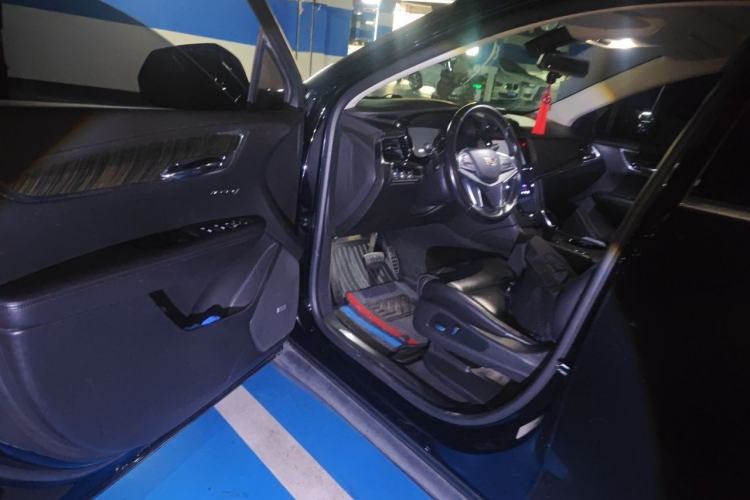 Used Cadillac XT5 2018 25T Luxury Model Driver Seat