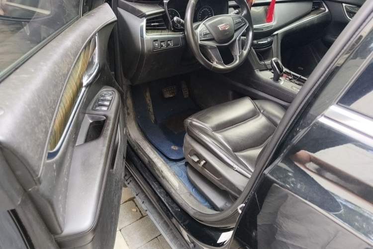 Used Cadillac XT5 2018 25T Luxury Model Driver Seat