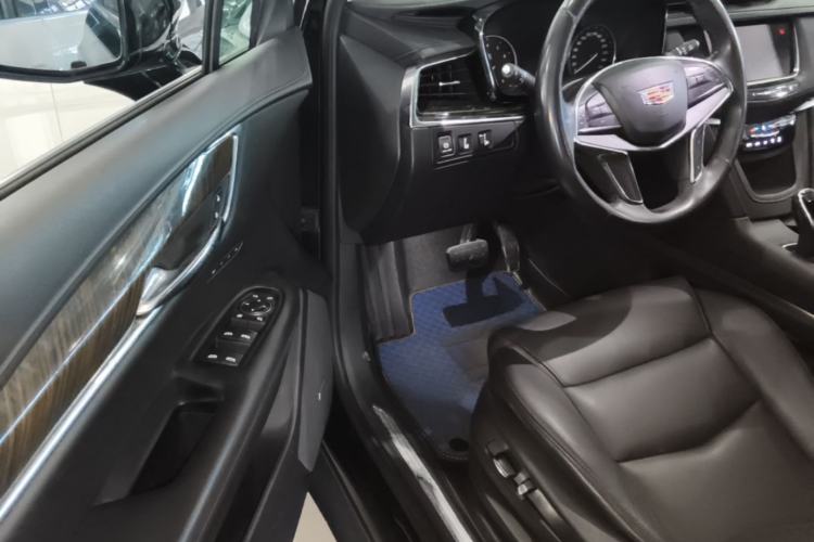 Used Cadillac XT5 2018 25T Luxury Model Driver Seat