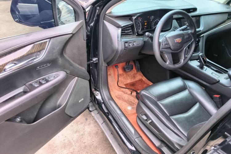 Used Cadillac XT5 2018 25T Luxury Model Driver Seat