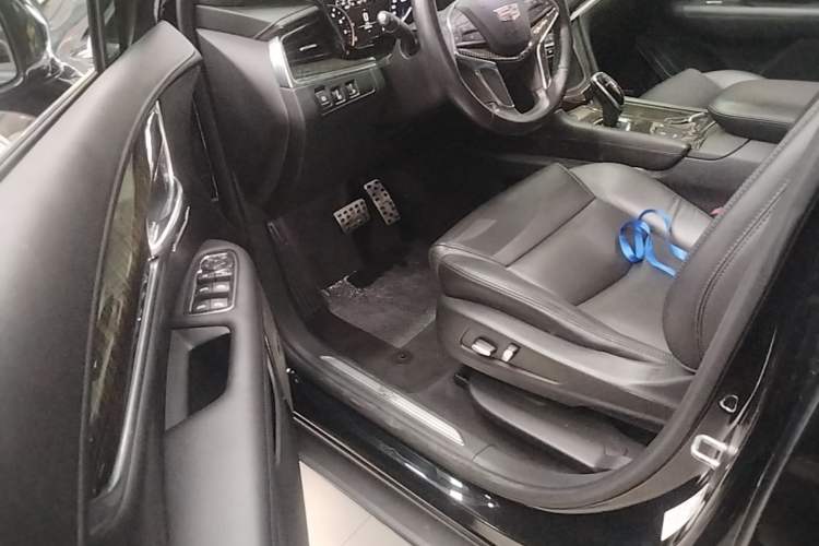 Used Cadillac XT5 2018 25T Luxury Model Driver Seat