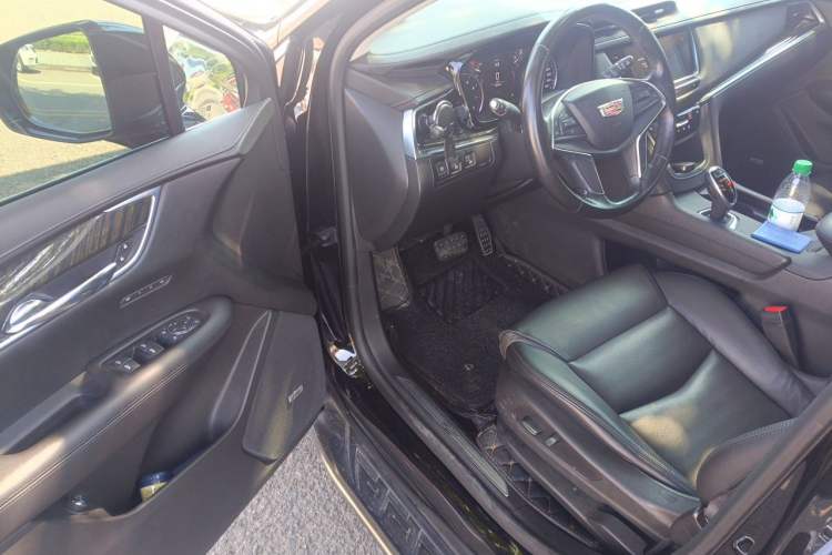 Used Cadillac XT5 2018 25T Luxury Model Driver Seat