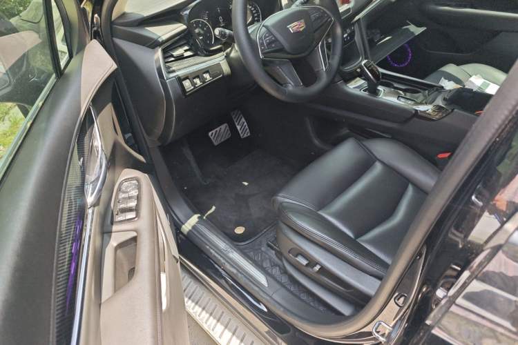Used Cadillac XT5 2018 25T Luxury Model Driver Seat