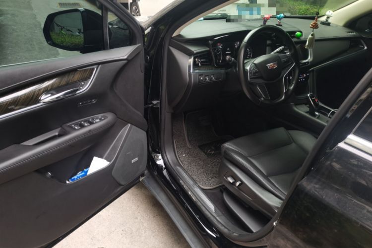 Used Cadillac XT5 2018 25T Luxury Model Driver Seat