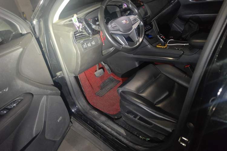 Used Cadillac XT5 2018 25T Luxury Model Driver Seat