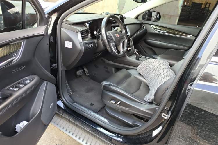 Used Cadillac XT5 2018 25T Luxury Model Driver Seat