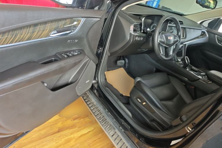 Used Cadillac XT5 2018 25T Luxury Model Driver Seat