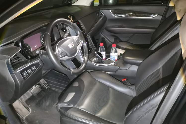 Used Cadillac XT5 2018 25T Luxury Model Driver Seat
