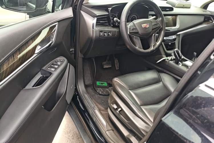 Used Cadillac XT5 2018 25T Luxury Model Driver Seat