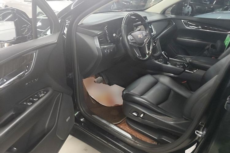 Used Cadillac XT5 2018 25T Luxury Model Driver Seat