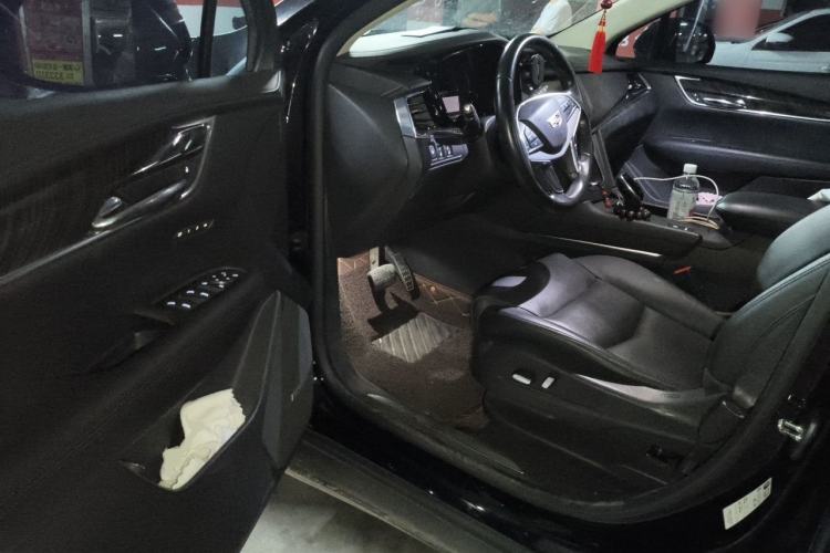 Used Cadillac XT5 2018 25T Luxury Model Driver Seat
