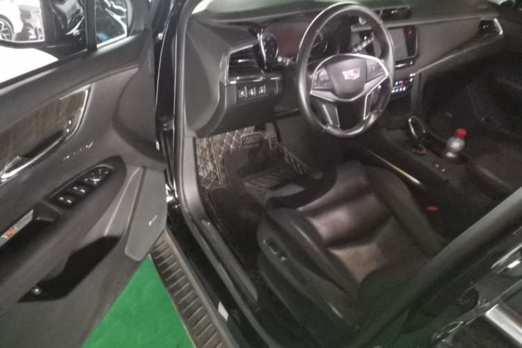 Used Cadillac XT5 2018 25T Luxury Model Driver Seat