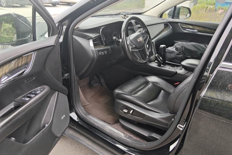 Used Cadillac XT5 2018 25T Luxury Model Driver Seat