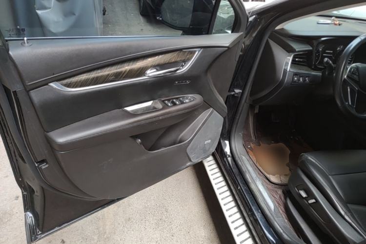 Used Cadillac XT5 2018 25T Luxury Model Driver Seat