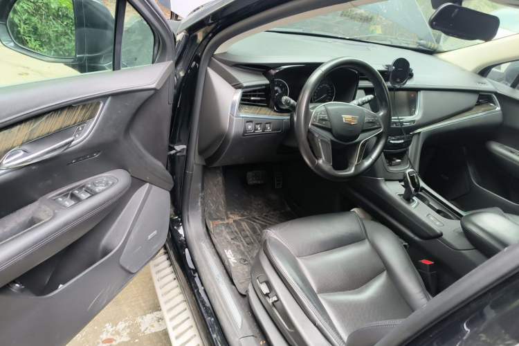 Used Cadillac XT5 2018 25T Luxury Model Driver Seat