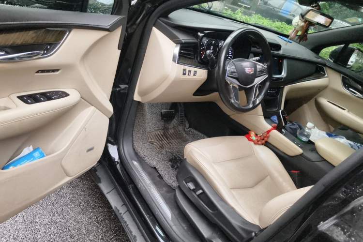 Used Cadillac XT5 2018 25T Luxury Model Driver Seat