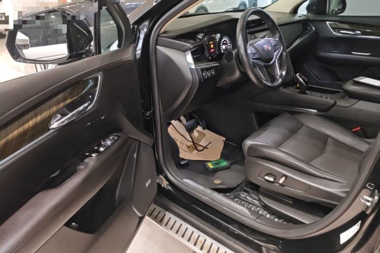 Used Cadillac XT5 2018 25T Luxury Model Driver Seat