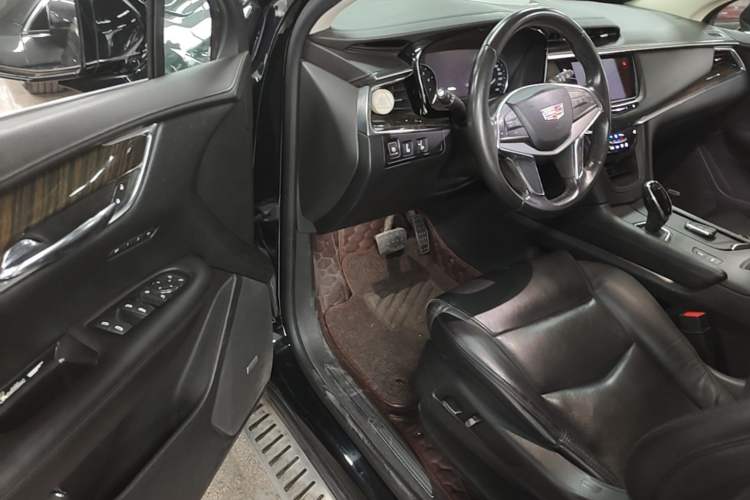 Used Cadillac XT5 2018 25T Luxury Model Driver Seat