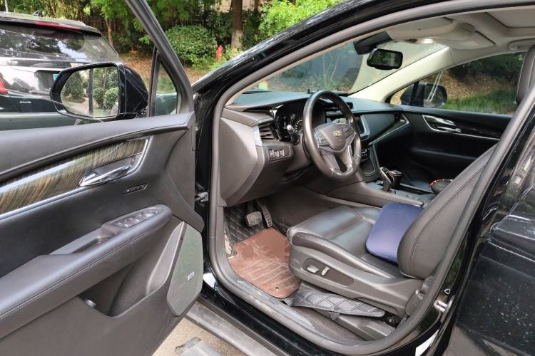 Used Cadillac XT5 2018 25T Luxury Model Driver Seat