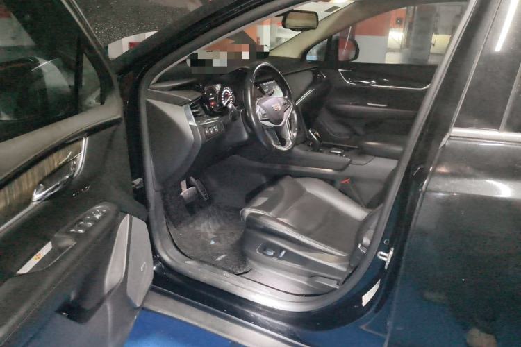 Used Cadillac XT5 2018 25T Luxury Model Driver Seat