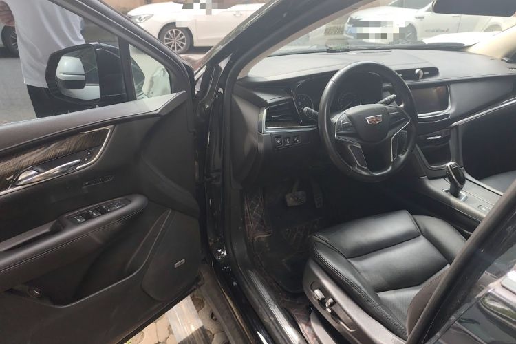 Used Cadillac XT5 2018 25T Luxury Model Driver Seat