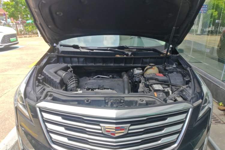 Used Cadillac XT5 2018 25T Luxury Model Engine Bay