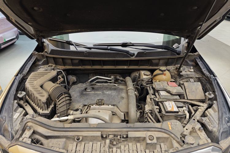 Used Cadillac XT5 2018 25T Luxury Model Engine Bay