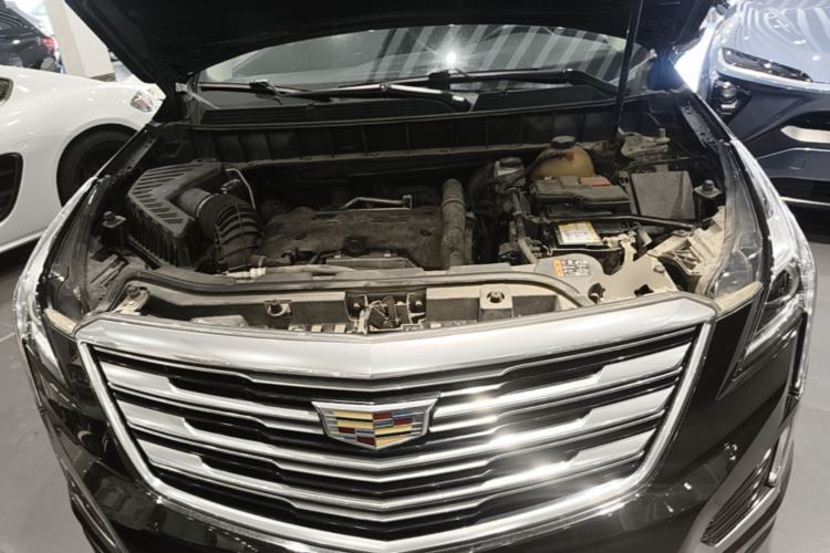 Used Cadillac XT5 2018 25T Luxury Model Engine Bay