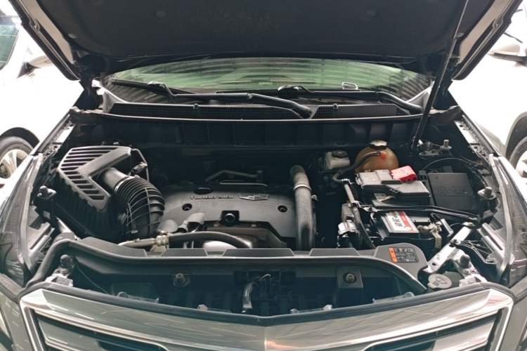 Used Cadillac XT5 2018 25T Luxury Model Engine Bay