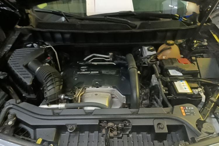 Used Cadillac XT5 2018 25T Luxury Model Engine Bay