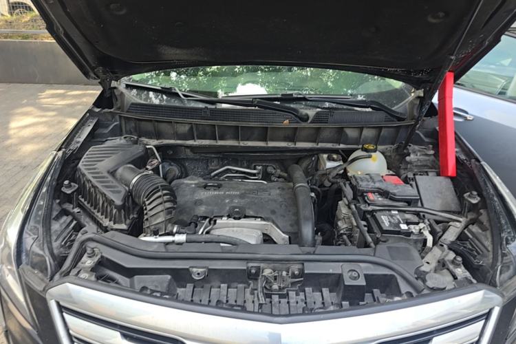 Used Cadillac XT5 2018 25T Luxury Model Engine Bay
