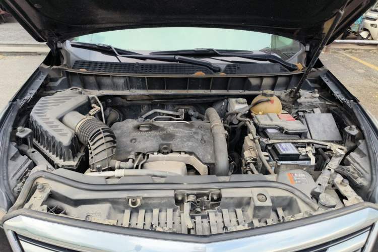 Used Cadillac XT5 2018 25T Luxury Model Engine Bay