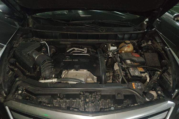 Used Cadillac XT5 2018 25T Luxury Model Engine Bay