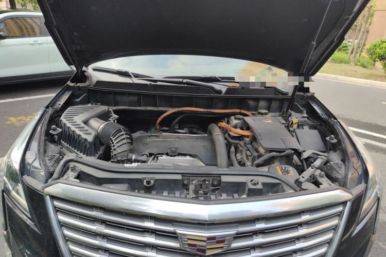 Used Cadillac XT5 2018 28E 4x4 Platinum Edition Engine Bay