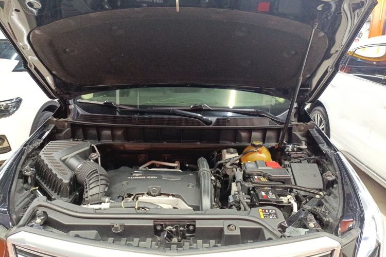 Used Cadillac XT5 2018 25T Luxury Model Engine Bay