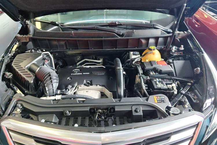 Used Cadillac XT5 2018 25T Luxury Model Engine Bay
