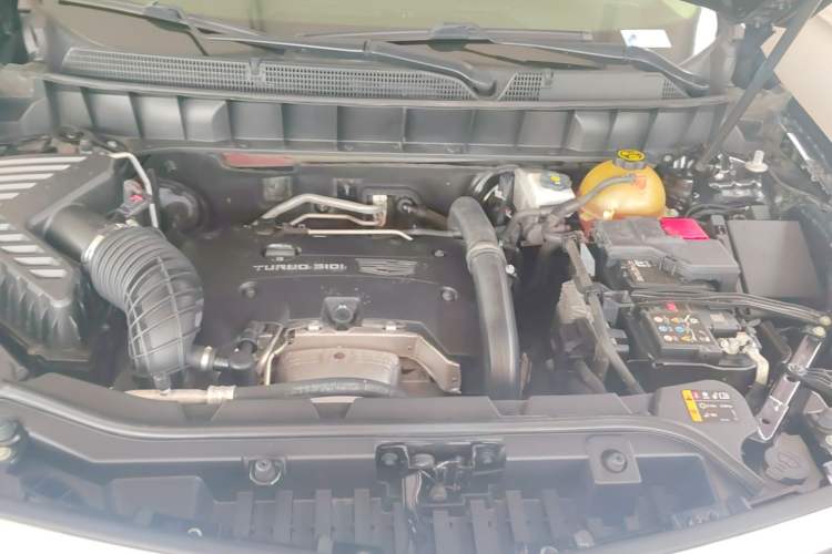 Used Cadillac XT5 2018 25T Luxury Model Engine Bay